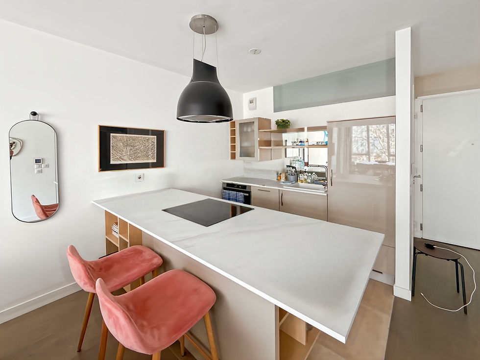 Au coeur du 5ème arrondissement, proche de tous les commerces et des commodités, très beau 2 pièces de standing agencé et meublé par une architecte.
Cet appartement lumineux se situe dans un immeuble neuf BBC de 2019.
Il se compose d'une entrée, d'une cuisine équipée sur séjour avec vue dégagée, une chambre, une salle de bain avec toilette et un 2ème toilette pour invités.
Le loyer s'entend charges comprises (eau chaude et chauffage compris).
Idéal pour moyen, long terme ou pied à terre au coeur de la capitale


Un parking sous-sol possible