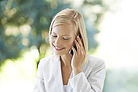 Frau am Telefon