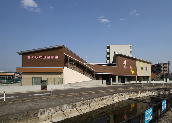 01 外観　正面.JPG
