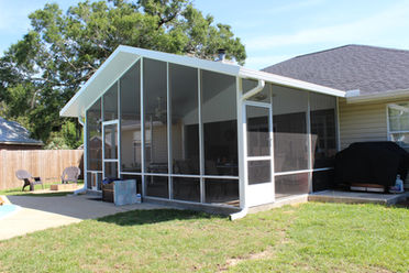 Unlocking Outdoor Bliss: The Benefits of Screen Rooms for Homeowners This Spring