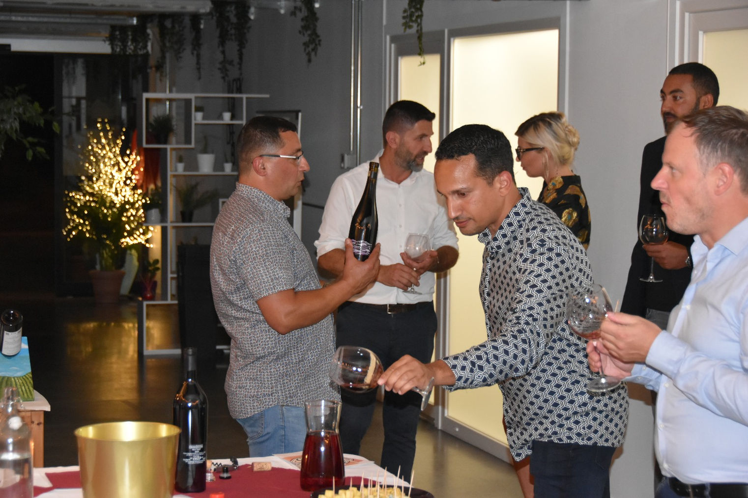 Pro Business Center, centre d’affaires agréé, domiciliation de société, domiciliation siège social, domicilier mon entreprise Flandre, création d'entreprise, création société, créer une entreprise, gestion administrative, gestion du courrier, gestion du personnel, gestion des emails, service de paie, service de payroll, service d'administration, espace de coworking, espaces de travail, location salle de réunion, indépendant complémentaire, indépendant, Brigitta Mortada, dégustation de vin, vin, roumain, Roumanie, salon, networking, after work