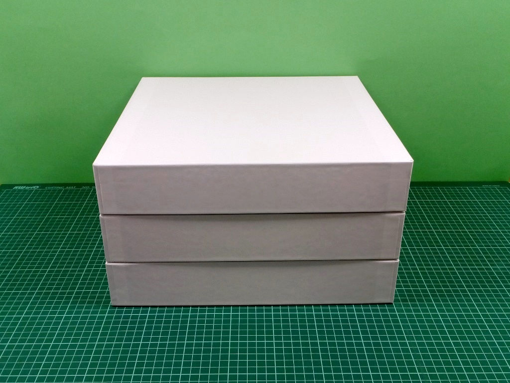 Boxes 34x34x6cm - hard cardboard - PACK: 3