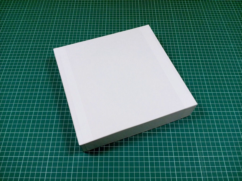 Box 24x24x5cm - hard cardboard