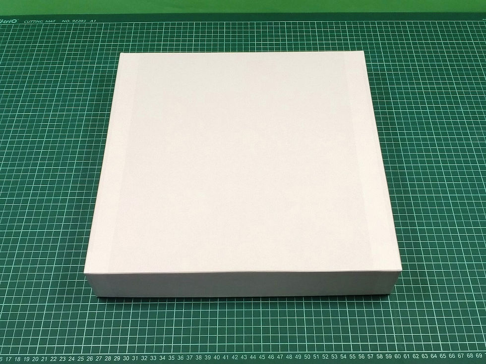 Box 34x34x6cm - hard cardboard