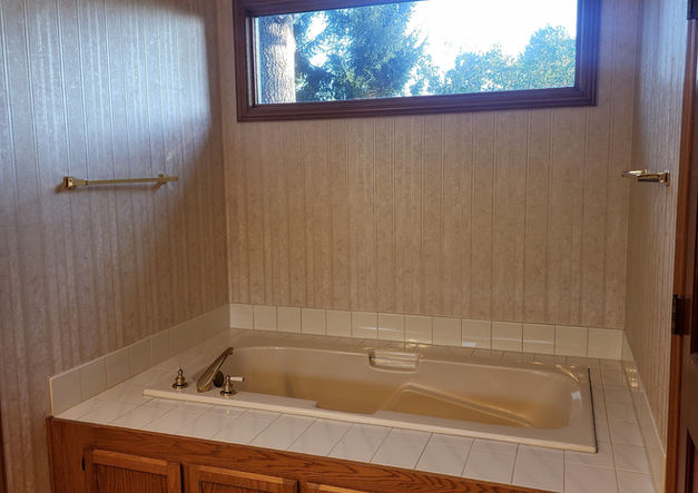 Before Picture of Primary Bath