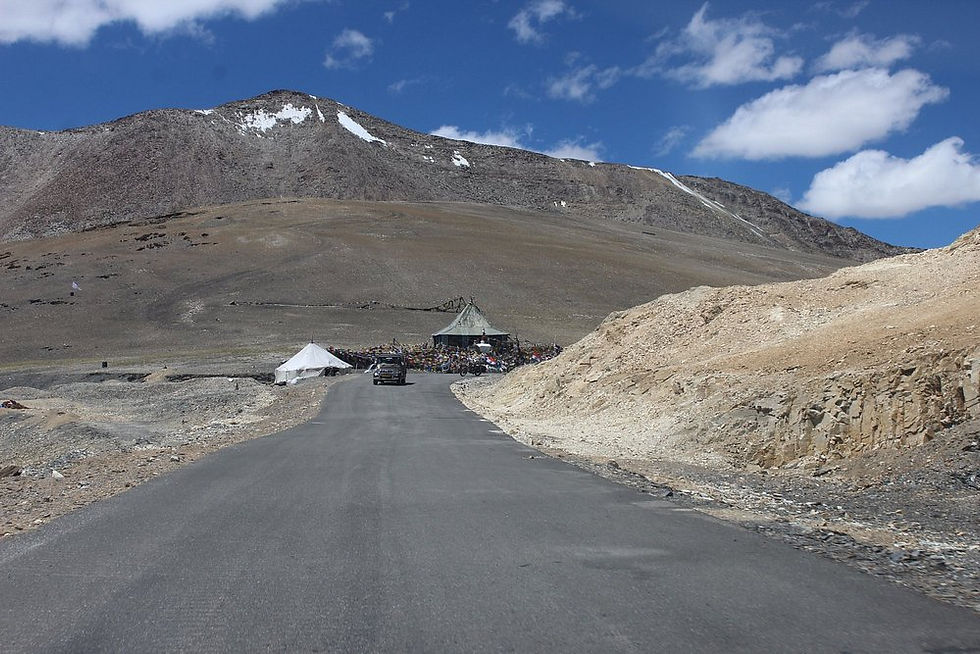Planning a trip to Manali in 2026? Discover top places to visit, Old Manali cafes, Solang Valley weather, Rohtang Pass permits, seasonal itineraries, and budget tips.