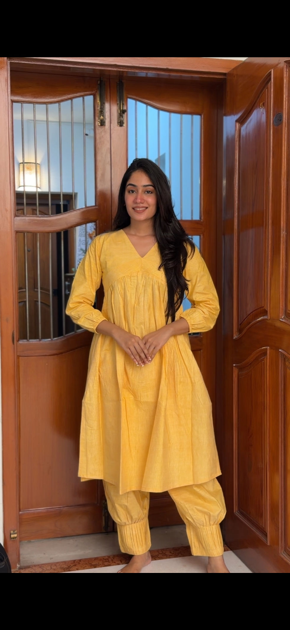Thumbnail: Summer Staples -  Butter yellow   