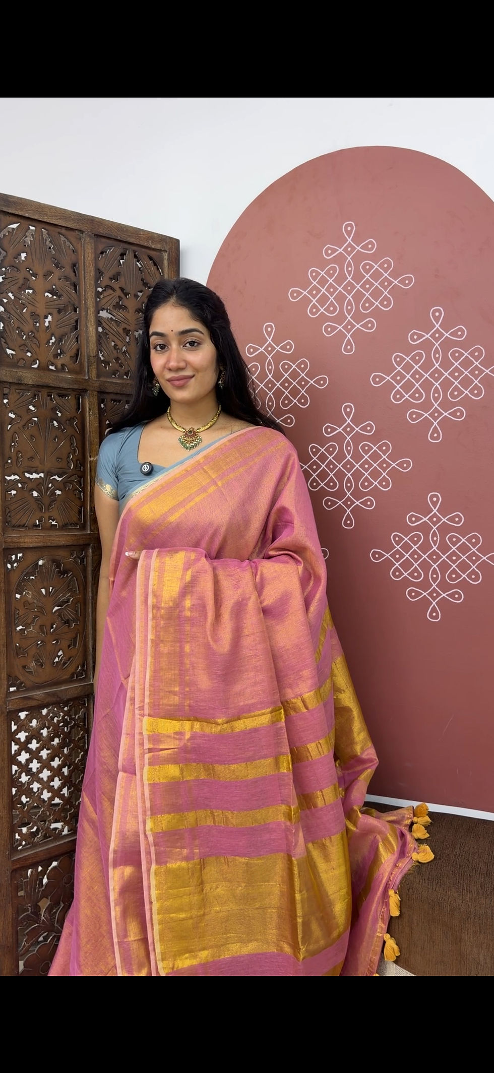 Thumbnail: Tissue linen saree - cotton candy pink 