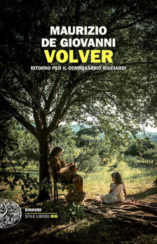 “Volver” di Maurizio de Giovanni. Recensione di Tiziana Viganò