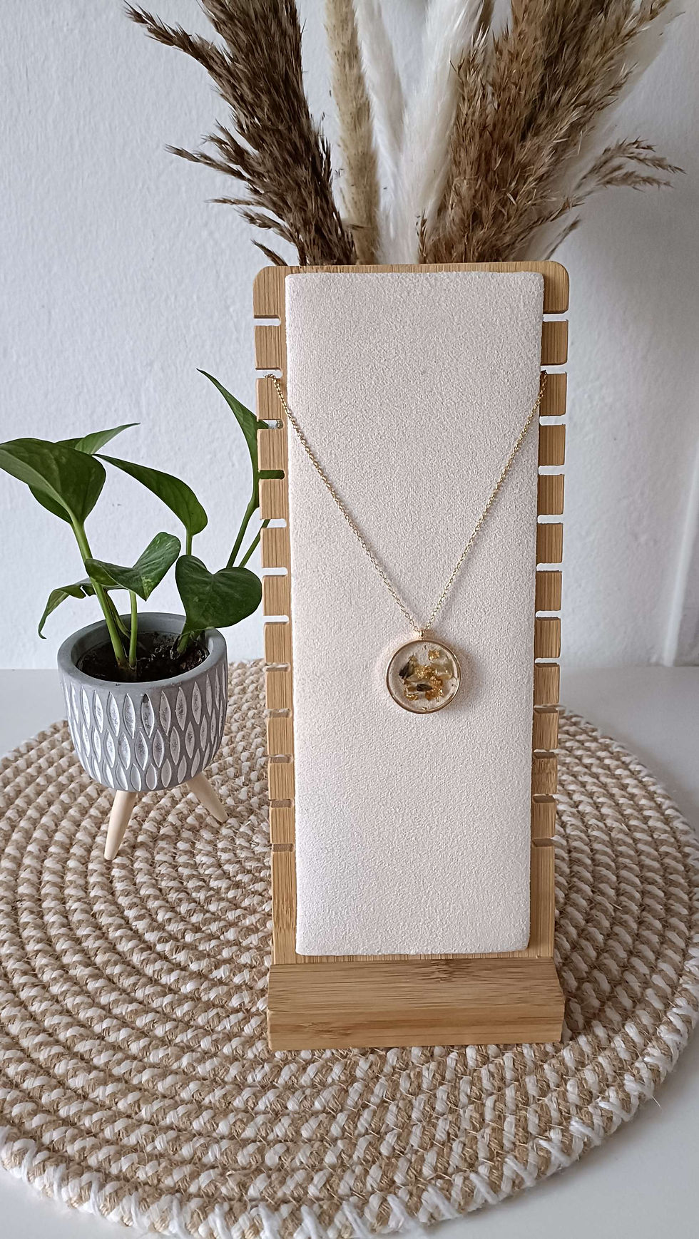 Miniature : Collier en résine forme rond fleurs séchées 