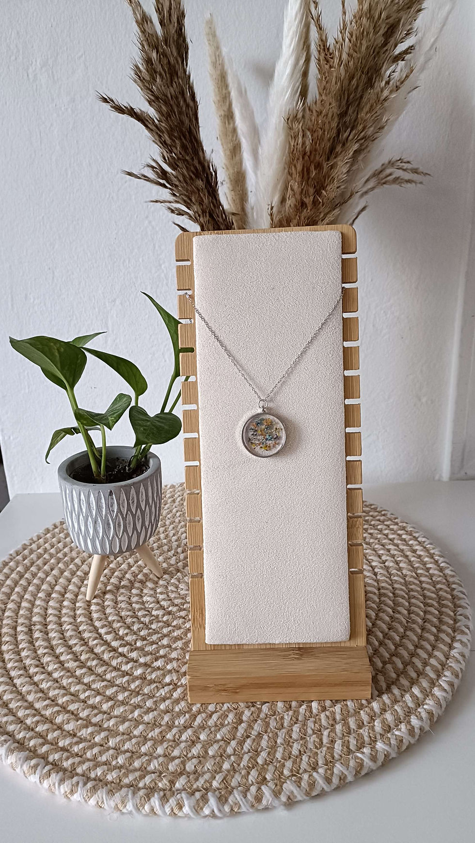 Miniature : Collier en résine forme rond fleurs séchées 