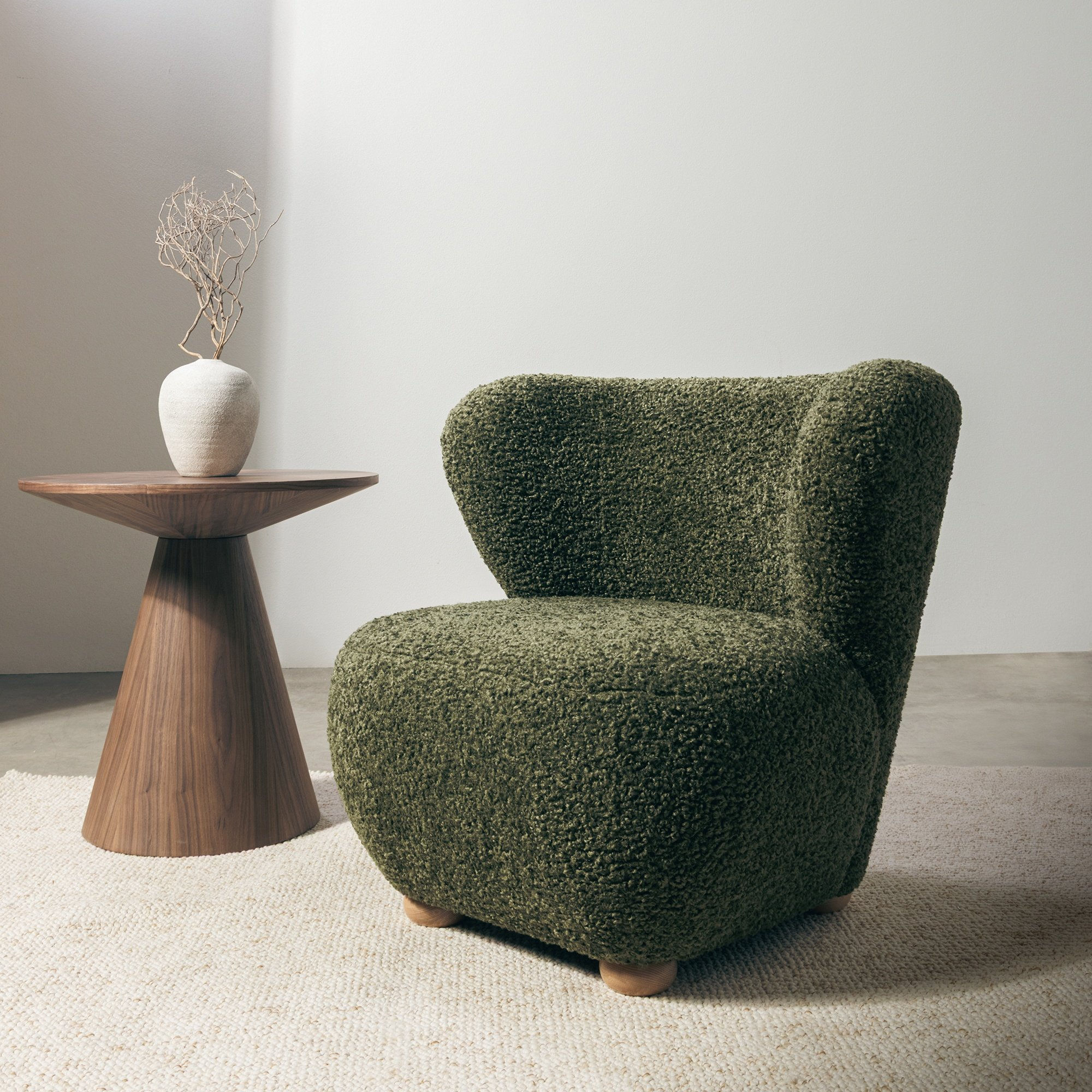 Avis na drewnianych nóżkach