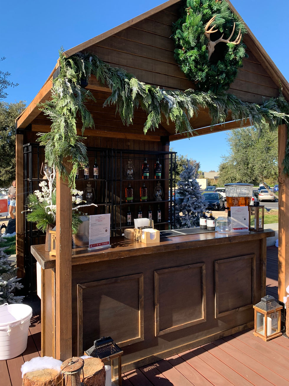 Raise a Glass: Why The Perfect Mix Is the Perfect Choice for Your Holiday Event