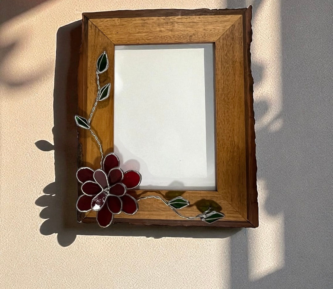 Flower on pictur frame