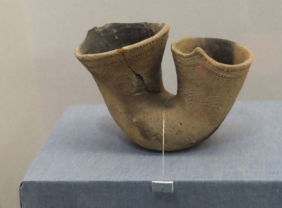 こちらの双口土器も用途不明ということですが、なんとも不思議です。どこか別の博物館でも似たものを見たような気もするので、きっと広い地域で使われていたものなのでしょう。