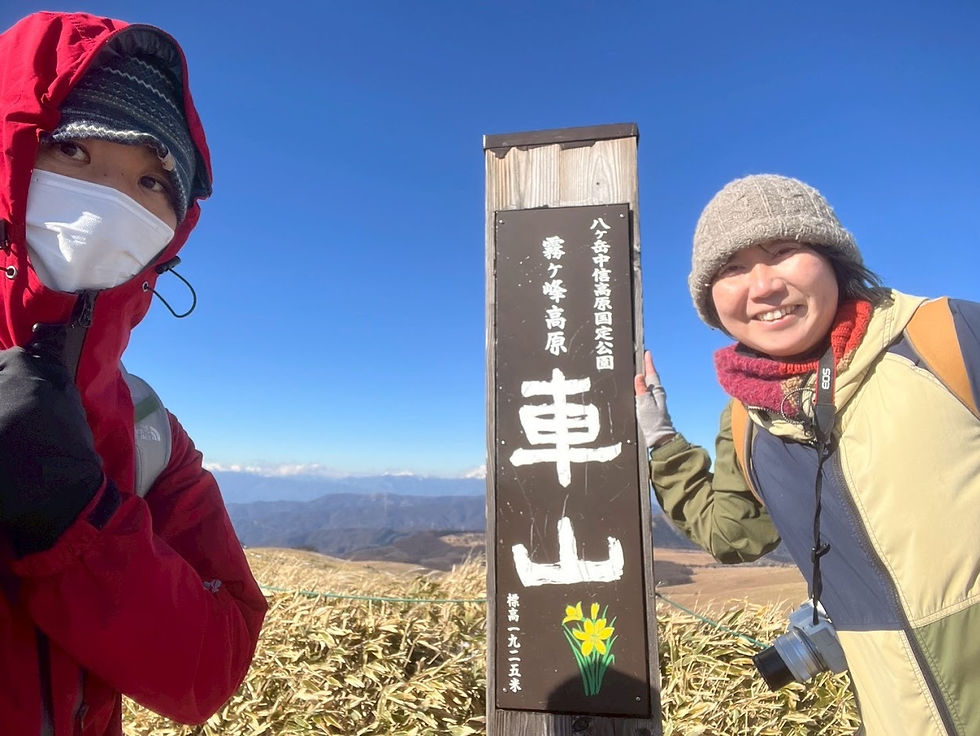 もうひとつの標柱でも記念撮影していざ下山。