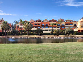 Oplev skønheden og charmen på Valle del Este Golf Resort i Spanien.