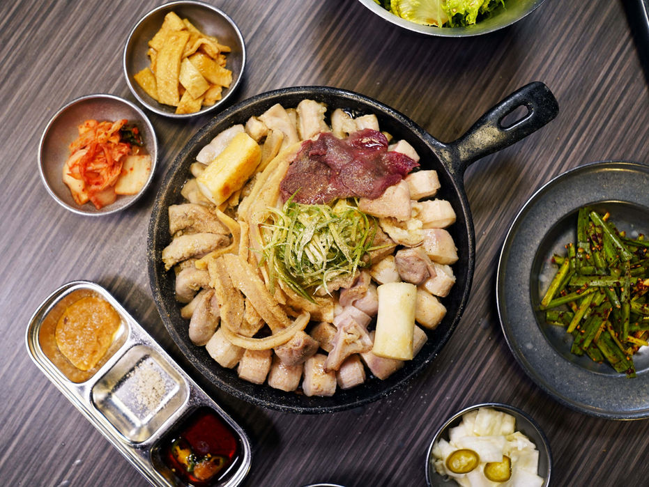 Gopchang Story Korean BBQ of Glenview 곱창이야기 시카고  - Glenview, IL 60025   - gopchang, intestine, beef, pork, soup, stew, bulgogi, kimchi, noodle, casserole, hotpot, beef tartar, tteokbokki, dumpling, bibimbap, soju, rice wine, Korean bbq near me, Korean food near me, bbq near me, Korean barbecue, Korean bbq, Korean Food, K-food, restaurants near me, food near me, place to eat, places to eat near me, diner, restaurants nearby, local restaurants, take out restaurants