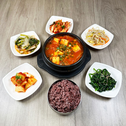 Ddukbaegi Hot Stone Korean Kitchen in Dallas, TX 75229 - restaurants near me, food near me, places to eat, korean restaurants, korean food, korean food near me, korean restaurant near me, kfood, korean, korean cuisine, places to eat near me, diner, restaurants nearby, local restaurants, take out restaurants, asian restaurant, restaurants that deliver, korean bbq, bbq place, kimchi, soup, stew, bulgogi, la galbi, bibimbap, gimbap, banchan, side dish  