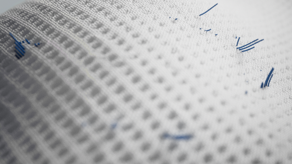 shot03_knitting_blue