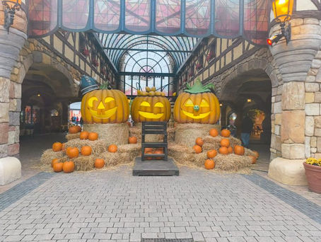 Eingang Plopsaland Deutschland Halloween
