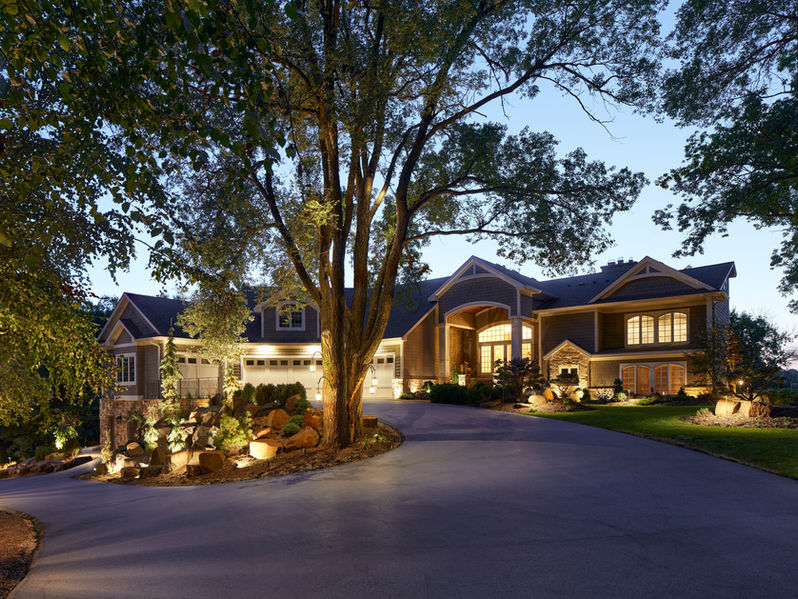 Driveway landscape lighting