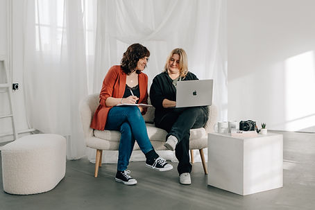 2025-01-31 Julia und Jasmin im Studio-110-6.jpg