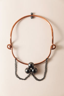 ‘Magnetum‘, neck piece