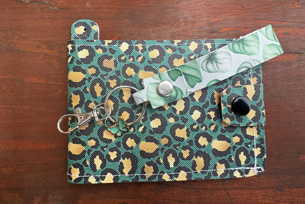 Thumbnail: Green & Gold Cheetah Print Faux Leather Card Wallet