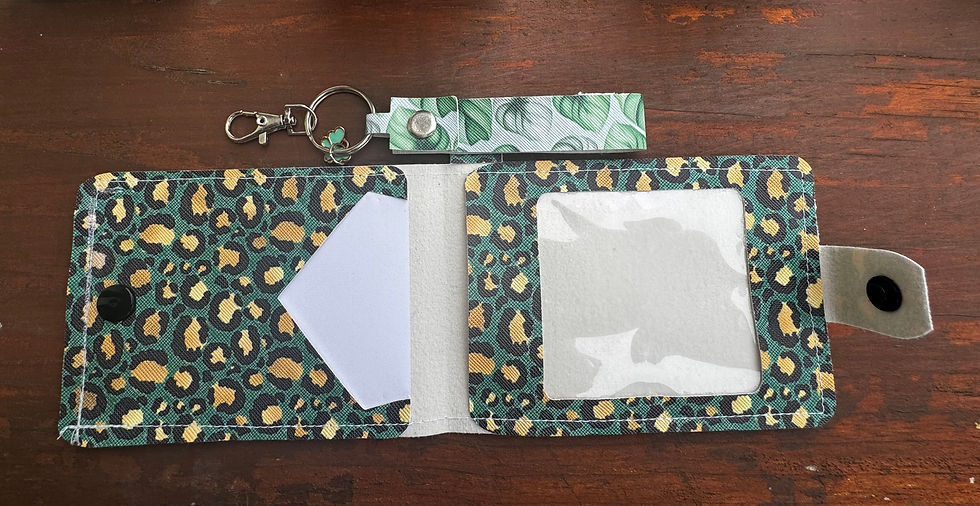 Thumbnail: Green & Gold Cheetah Print Faux Leather Card Wallet