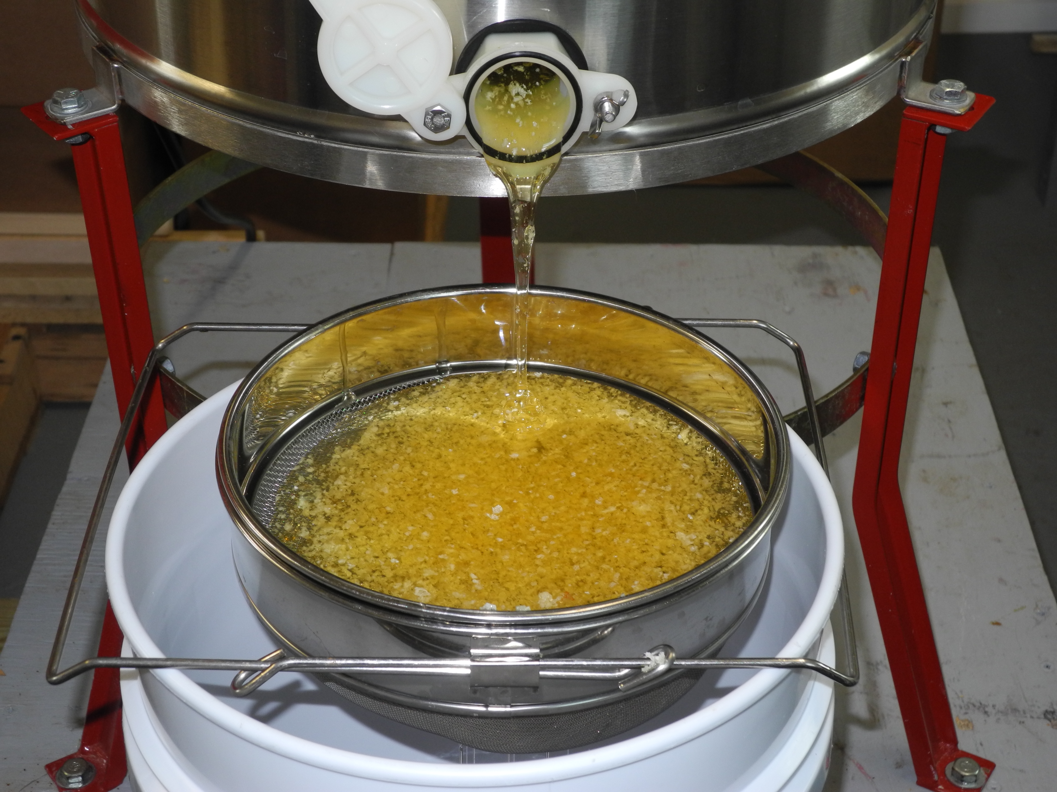 Extracting honey
