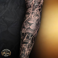 denis löwe totenkopf sleeve mockup