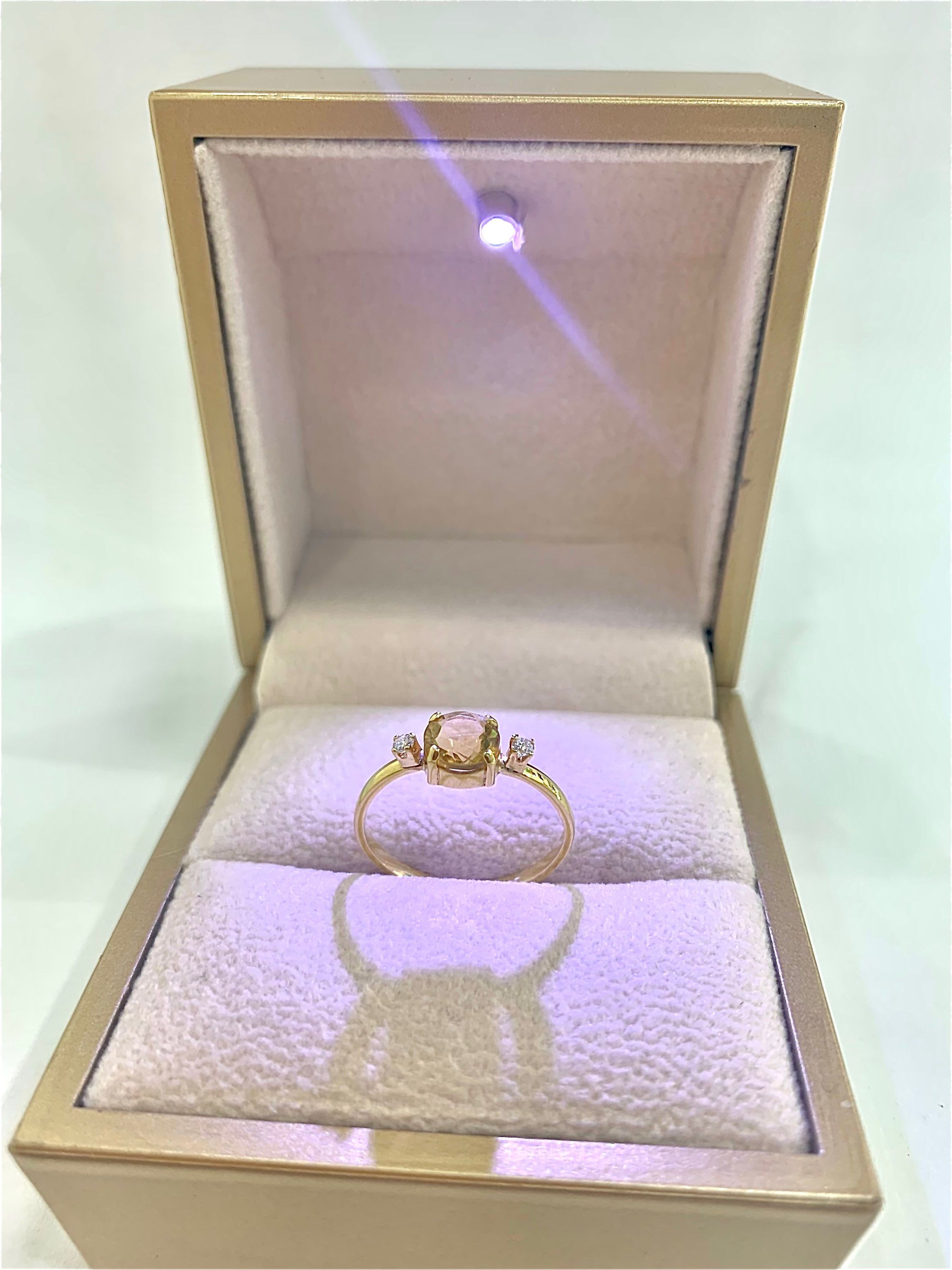 Anillo de Citrino con Diamantes