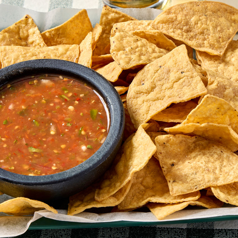 Totopos y salsa