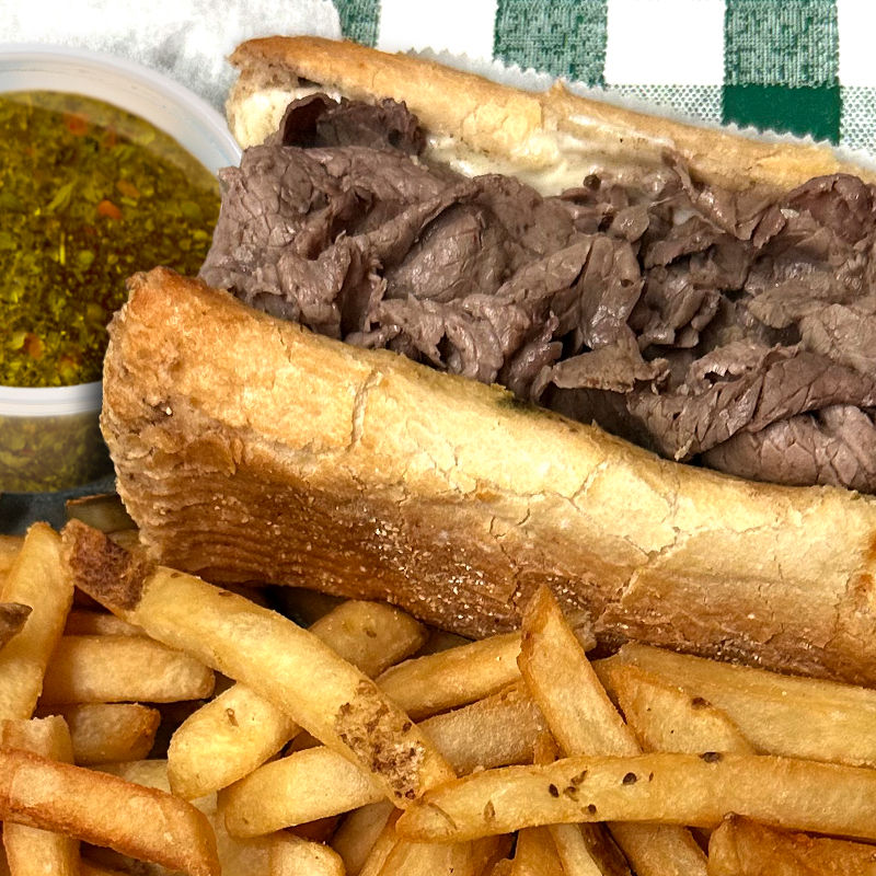 Sándwich de carne de res estilo italiano con queso en pan de ajo