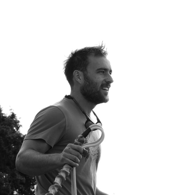 Votre guide, Roman