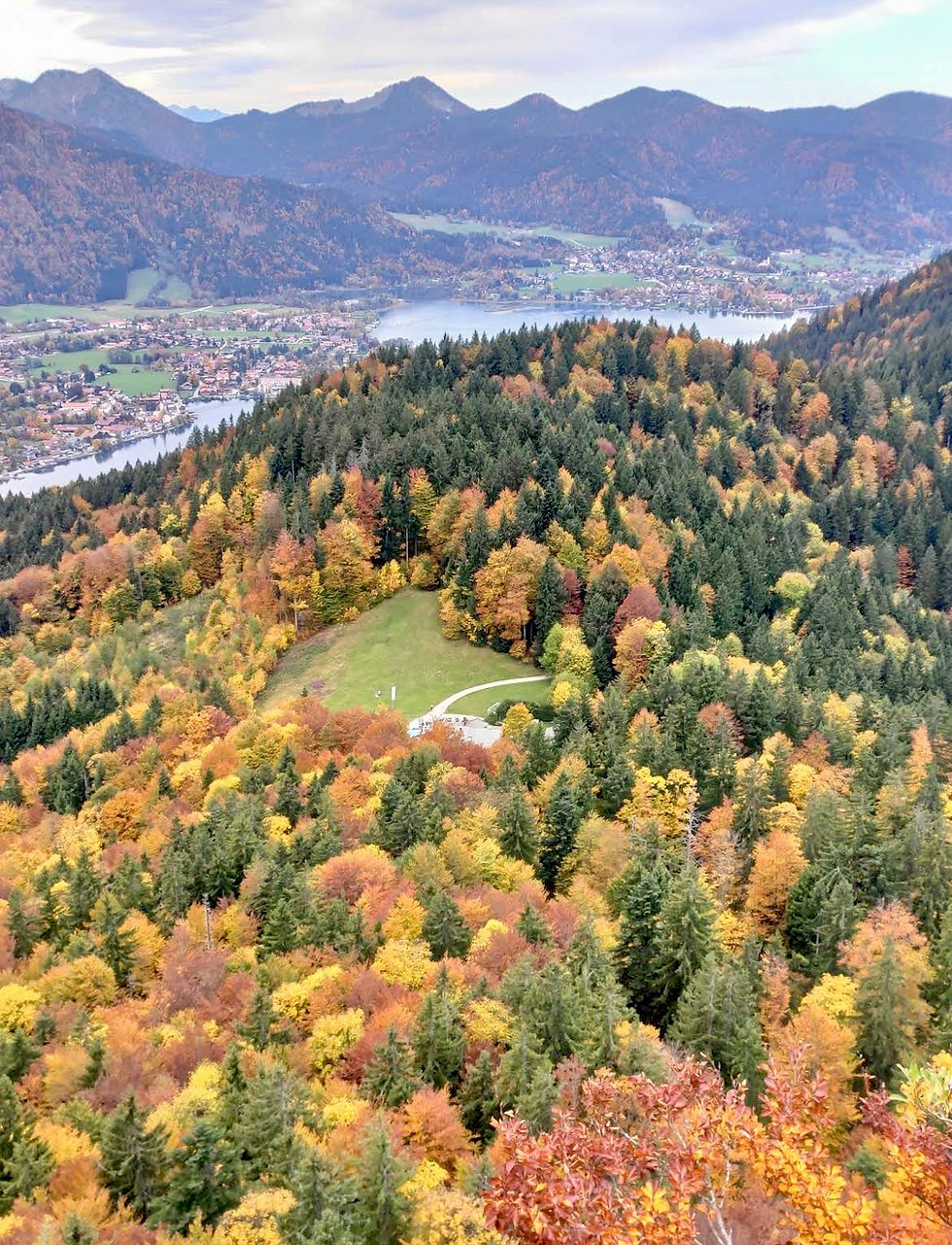 מבט עילי על אגם טגרנזה בסתיו