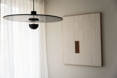 suspension en béton, éclairage indirect, cadre décoratif mural