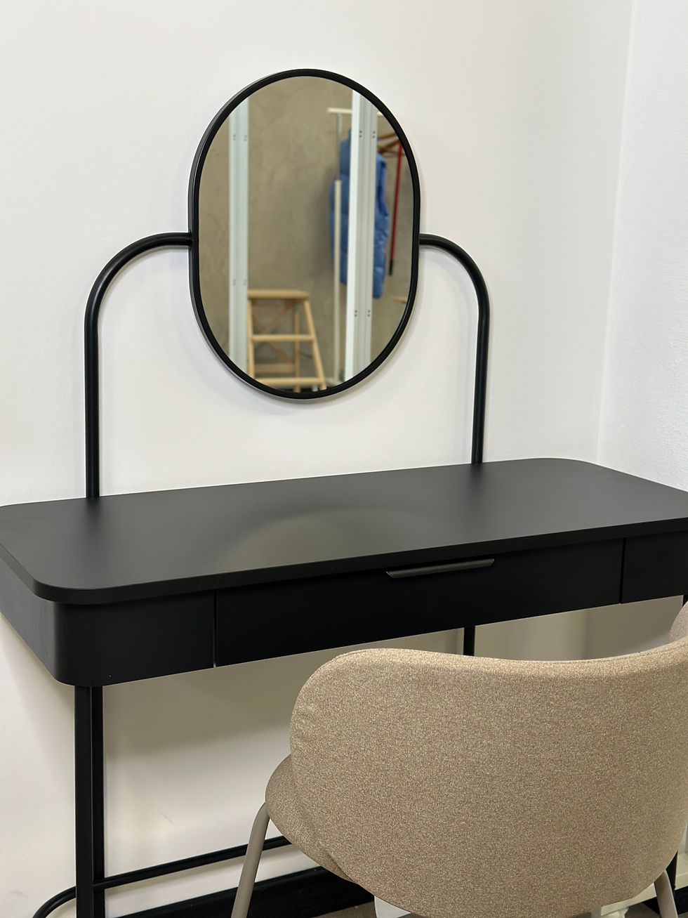 postazione trucco 6.JPG