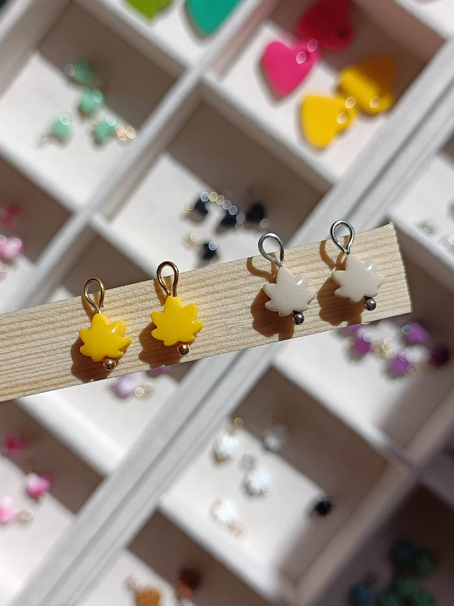 Breloques mini feuille faites main en pâte polymère, bijoux modulables Atelier Vert Sapin