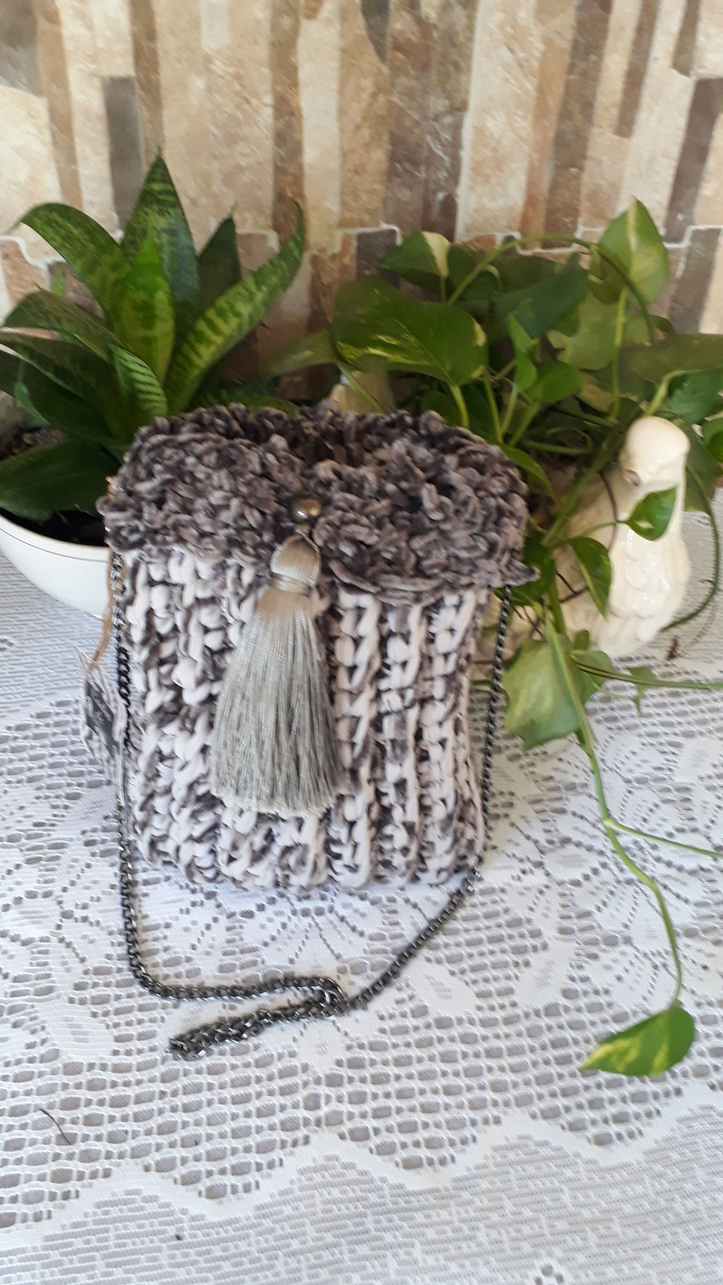 Bolsa francesa em fio de malha e veludo molhado
