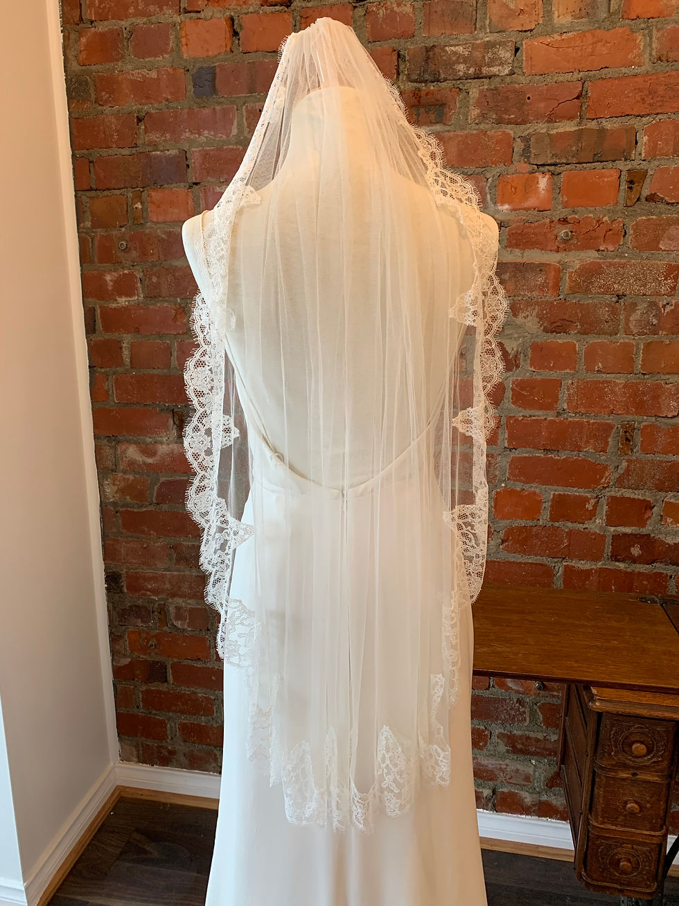 Thumbnail: Wide Lace Edged Veil