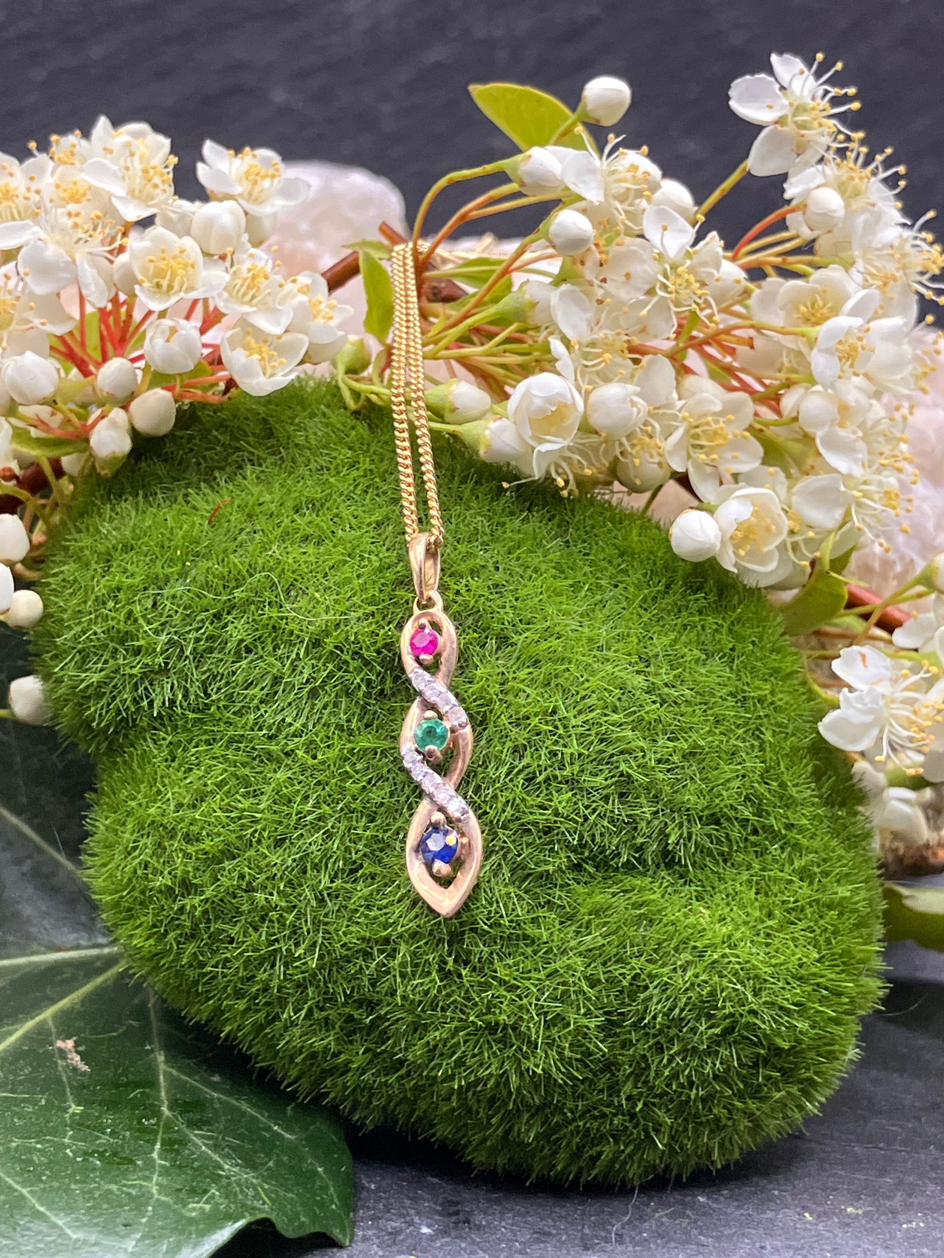 9ct Yellow Gold Triple Twist Gem Set Pendant
