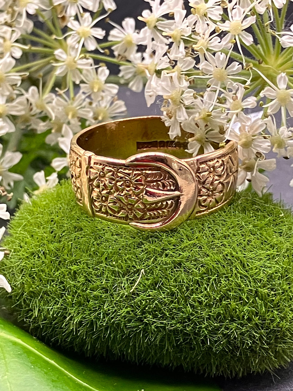 9ct Yellow Gold Buckle ring