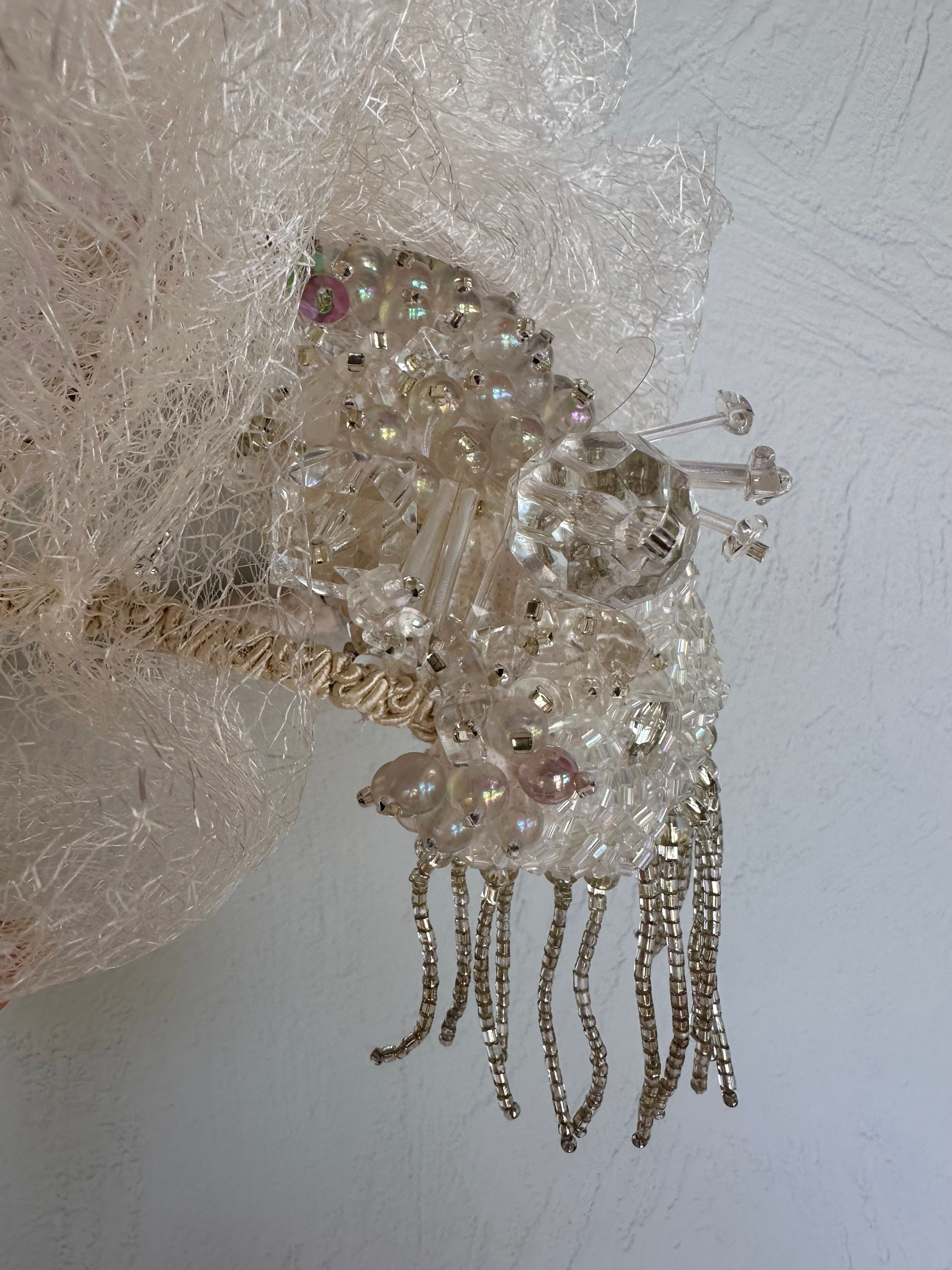 Headpiece 07 transparente pluma branca