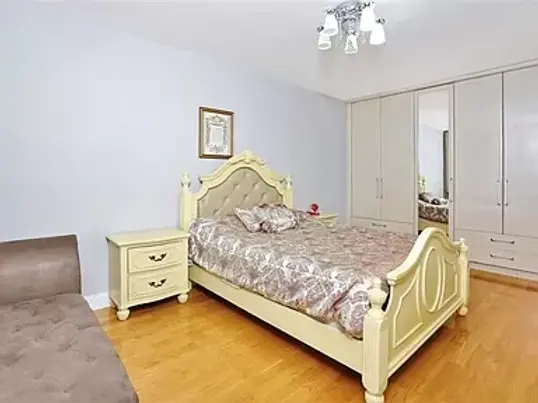150-18 78th Rd, Flushing, NY 11367