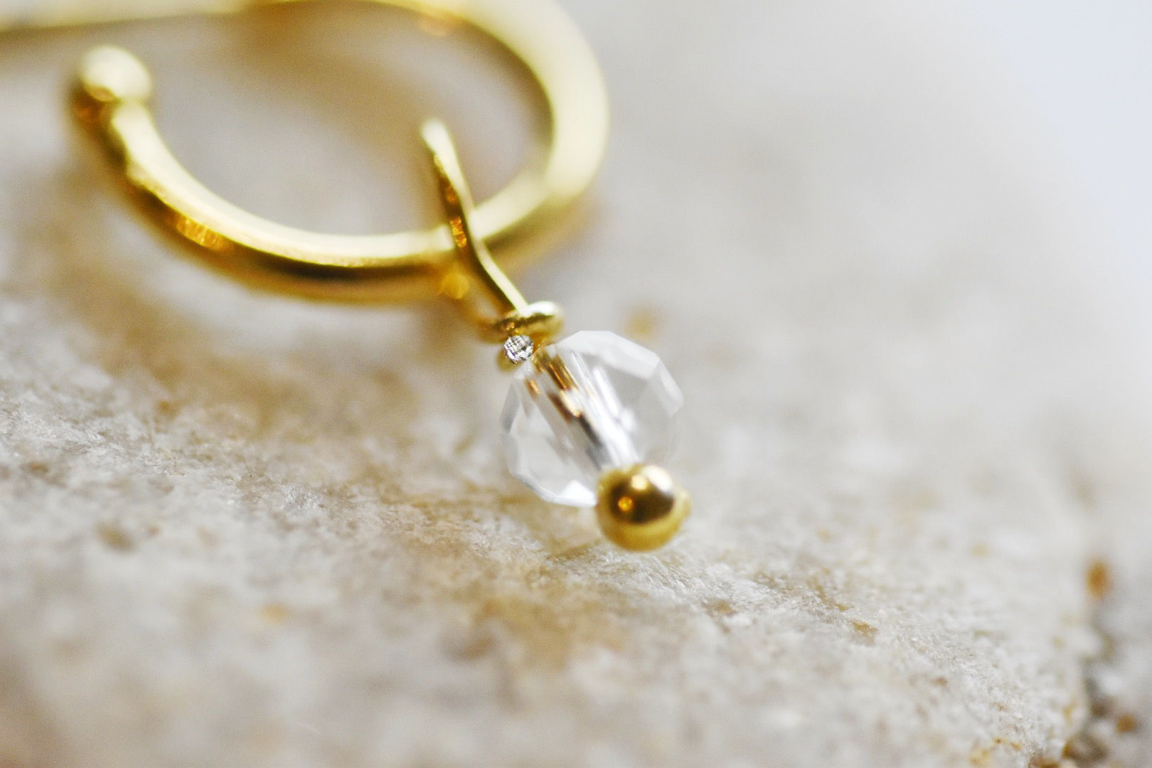 birthstone earring Rock Chrystal (April)