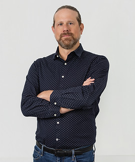 Hagen Co Headshots15.jpg