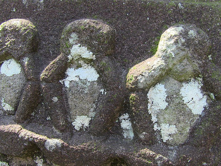 Three wise monkeys 三猿 – Walking in Japan 日本でのウォーキング