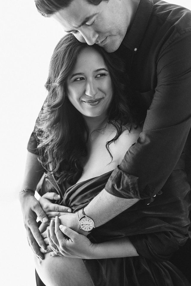 NYC maternity photographer captures elegant portrait of a couple in natural light.